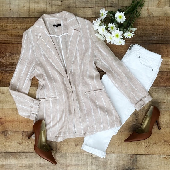 DREW Anthropologie Jackets & Blazers - DREW ANTHROPOLOGIE Linen Summer Blazer 💛Gorgeous